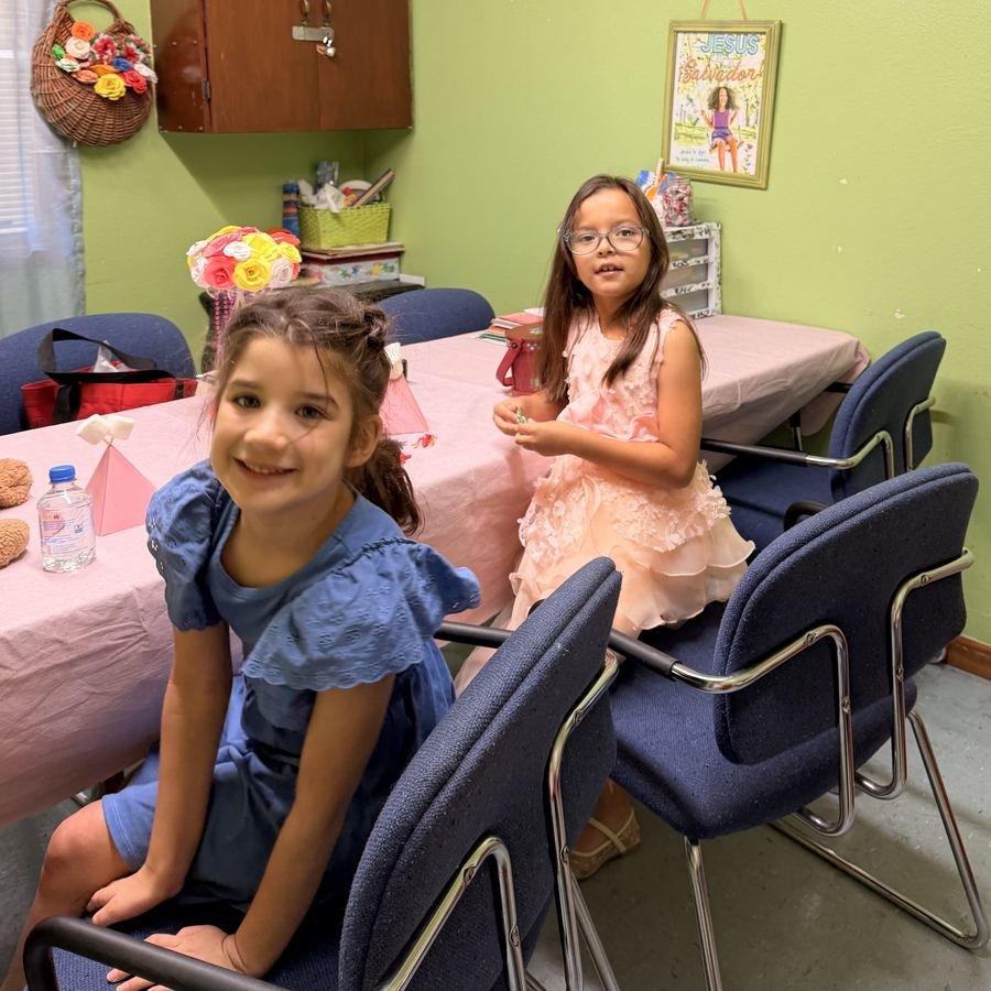 Niñas en su clase dominical